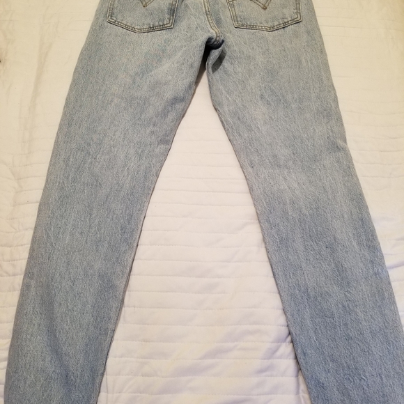 Levi’s Wedgie Straight Ankle Distressed Jeans - Picture 10 of 12